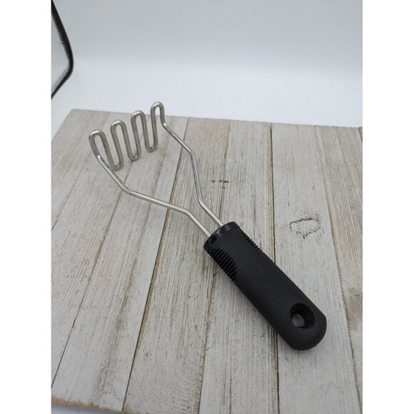 OXO Potato Vegetable Masher Black Handle Utensil 9 1/4" - Picture 1 of 8